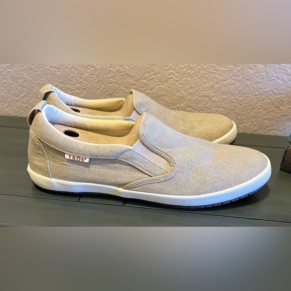 Taos Dandy Slip On Sneakers - Picture 1 of 9